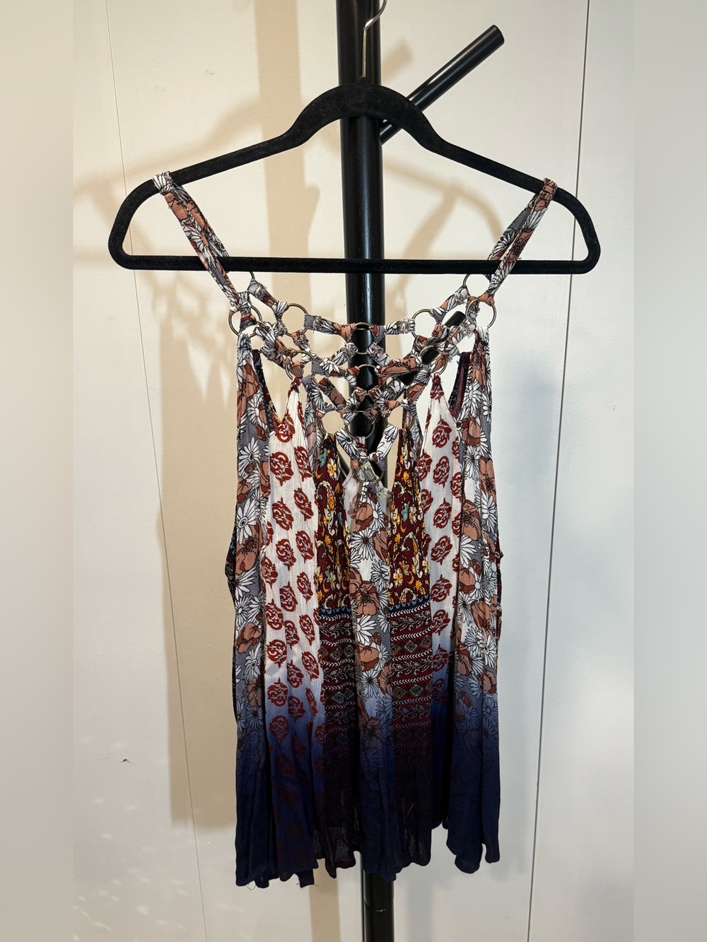 Gimmicks (Buckle brand) Boho Floral Printed Tie-Back Tank Top in Large - NWT! - Picture 6 of 11